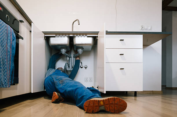 Professional Plumbing technician working in Hollywood, FL